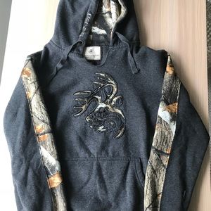 Small women Legendary Whitetails hoodie